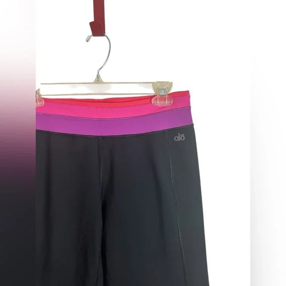 Alo Black & Pink Purple Colorblock Waist Activewear Capri Leggings Womens Medium - Picture 11 of 11